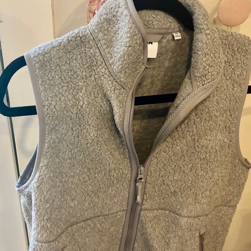 TNA Aritzia Polartec Thermal Mockneck Vest Grey 2xS - Picture 4 of 5